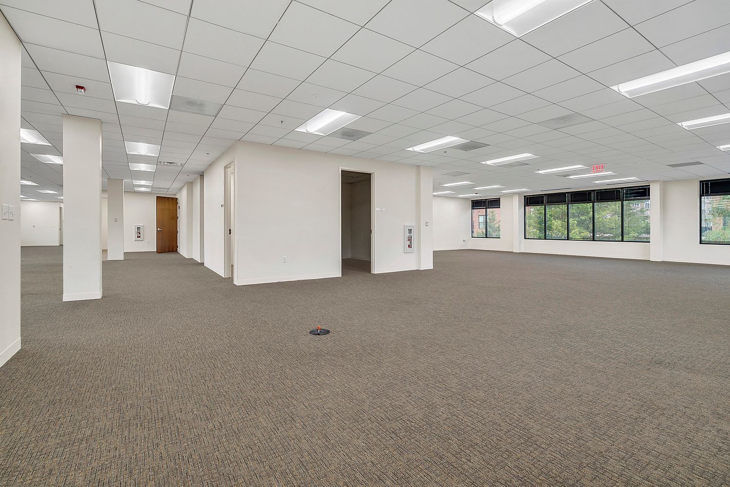 106 Catoctin Cir SE, Leesburg, VA 20175